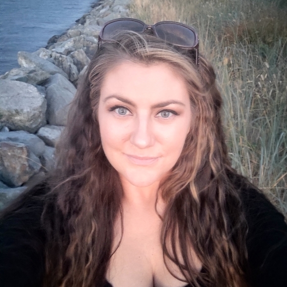 Meet your Posher, Kayln - Picture 3 of 3